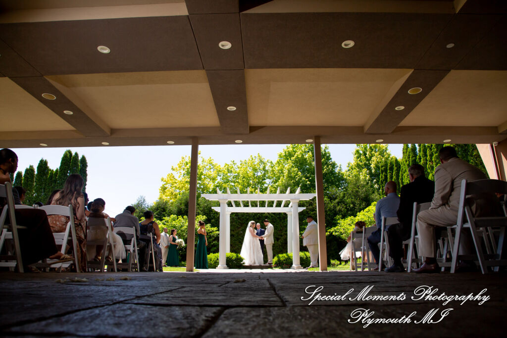 Kristine & Robert at The Bentley Banquet Conference Center Wyandotte MI wedding photography