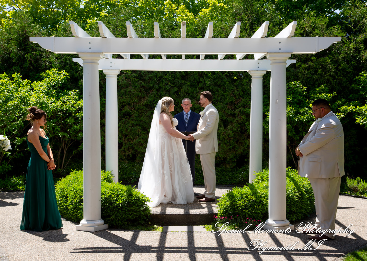 Kristine & Robert at The Bentley Banquet Conference Center Wyandotte MI wedding photography