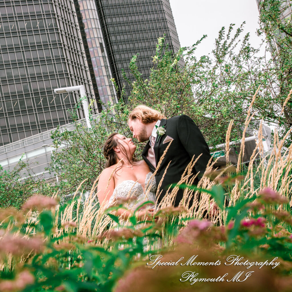 Lindsay & Justin at Roostertail Detroit MI wedding photography