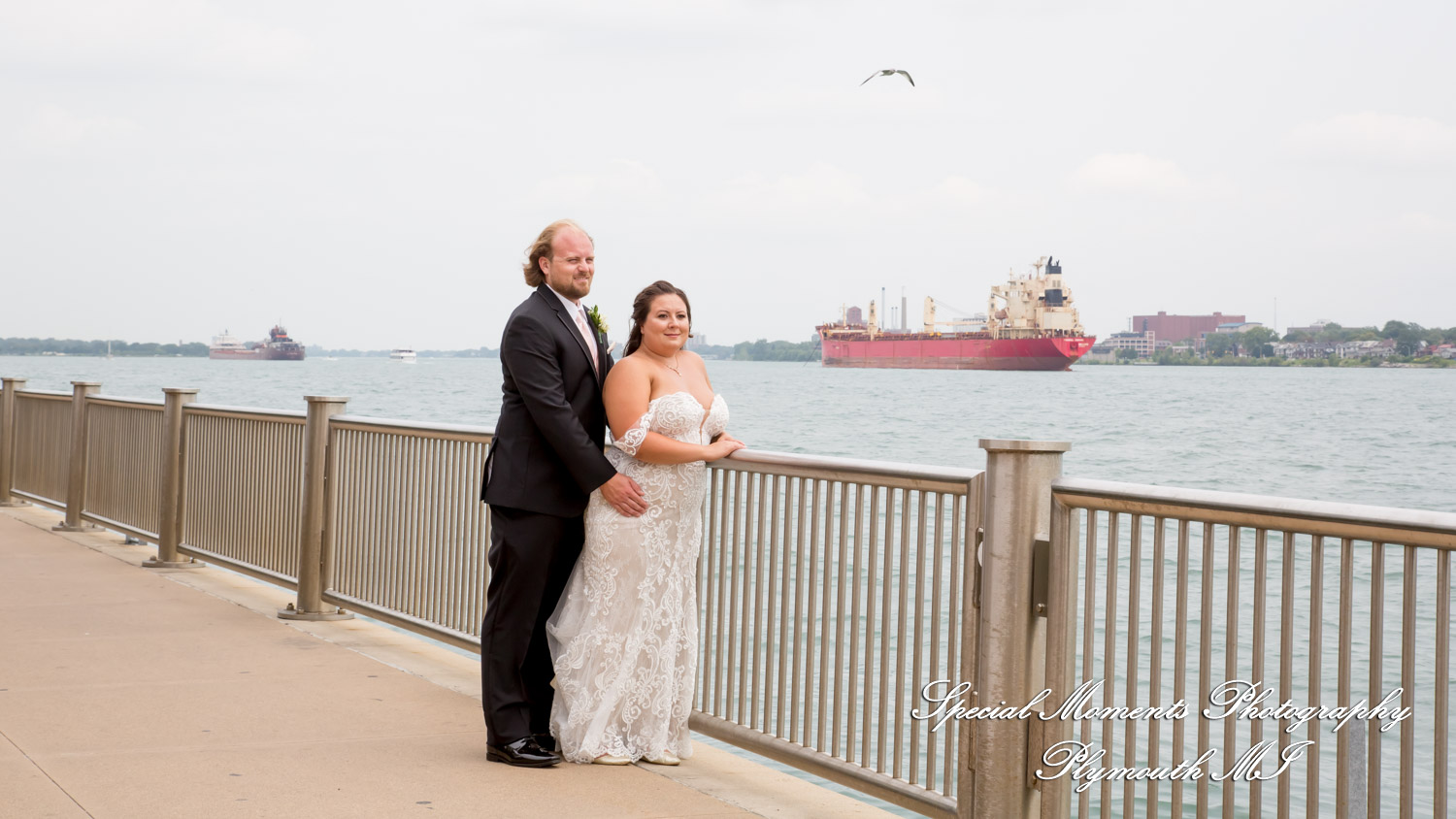Lindsay & Justin at Roostertail Detroit MI wedding photography