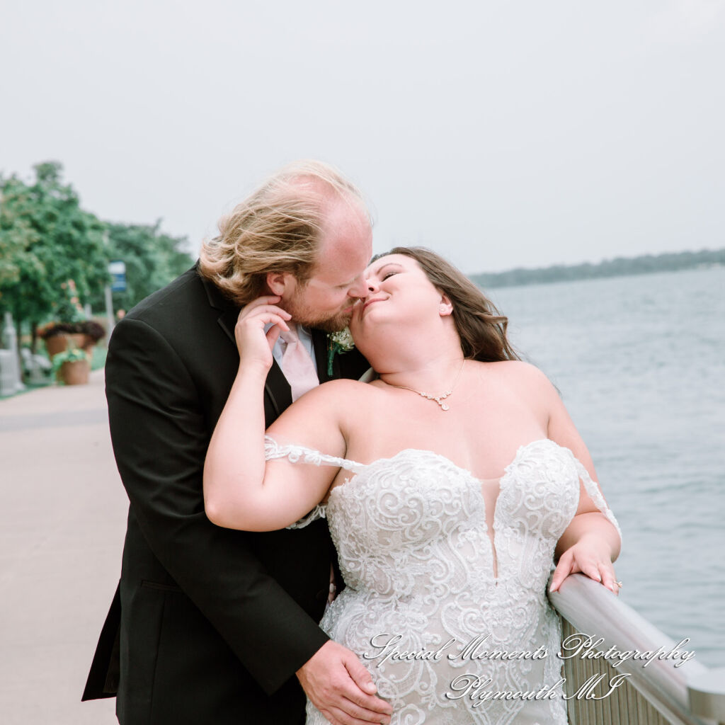 Lindsay & Justin at Roostertail Detroit MI wedding photography