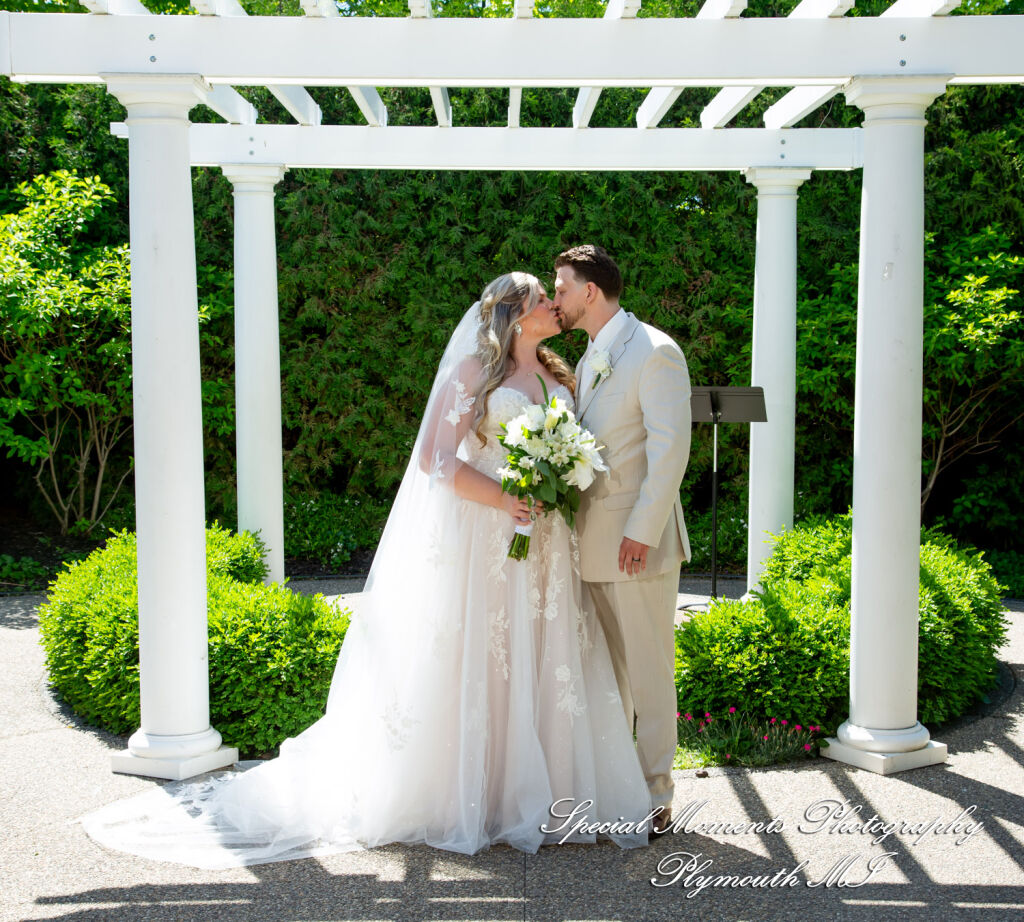 Kristine & Robert at The Bentley Banquet Conference Center Wyandotte MI wedding photography