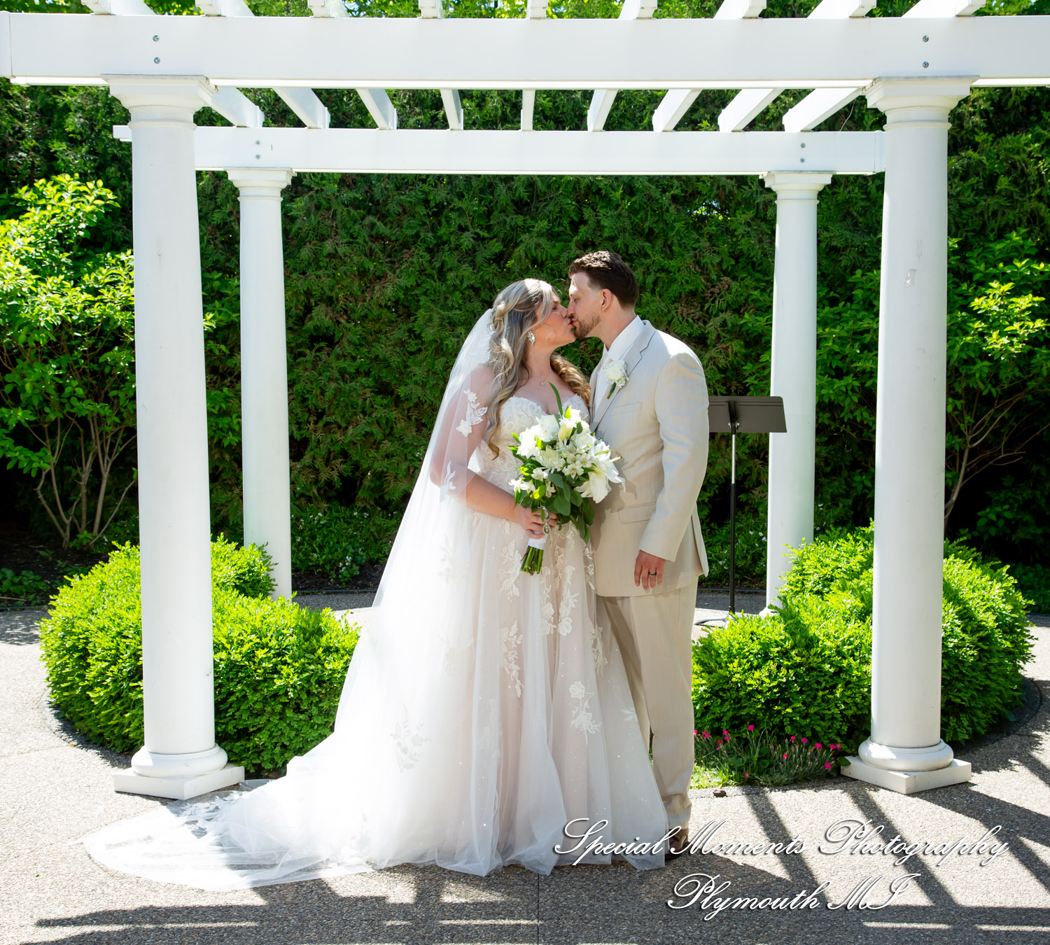 Kristine & Robert at The Bentley Banquet Conference Center Wyandotte MI wedding photography