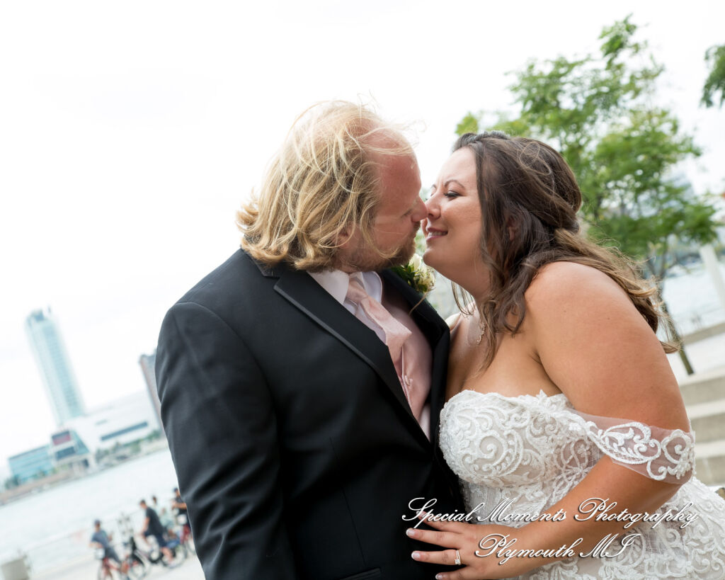 Lindsay & Justin at Roostertail Detroit MI wedding photography