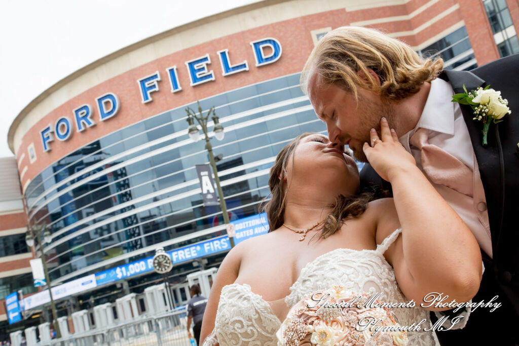 Lindsay & Justin at Roostertail Detroit MI wedding photography