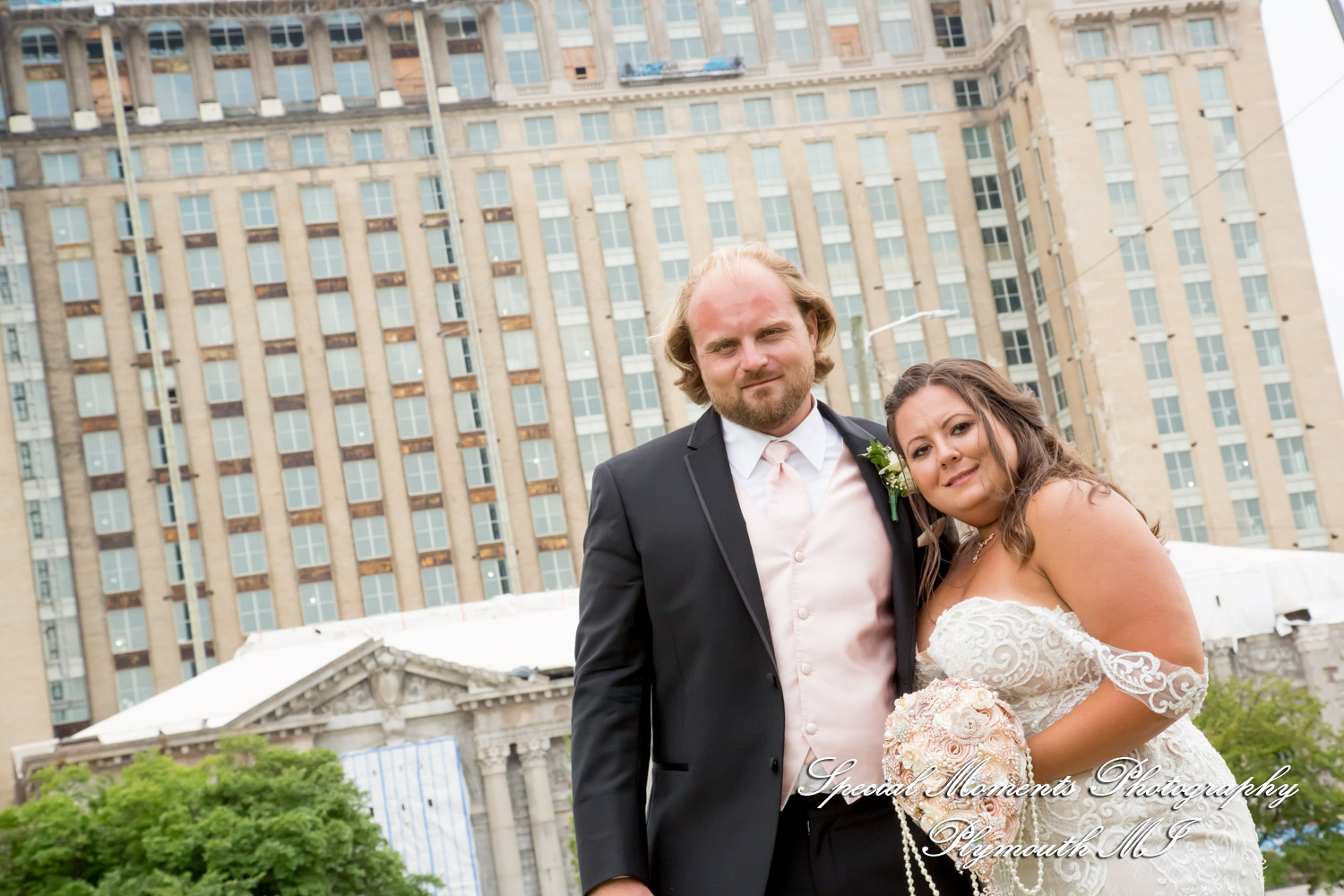 Lindsay & Justin at Roostertail Detroit MI wedding photography