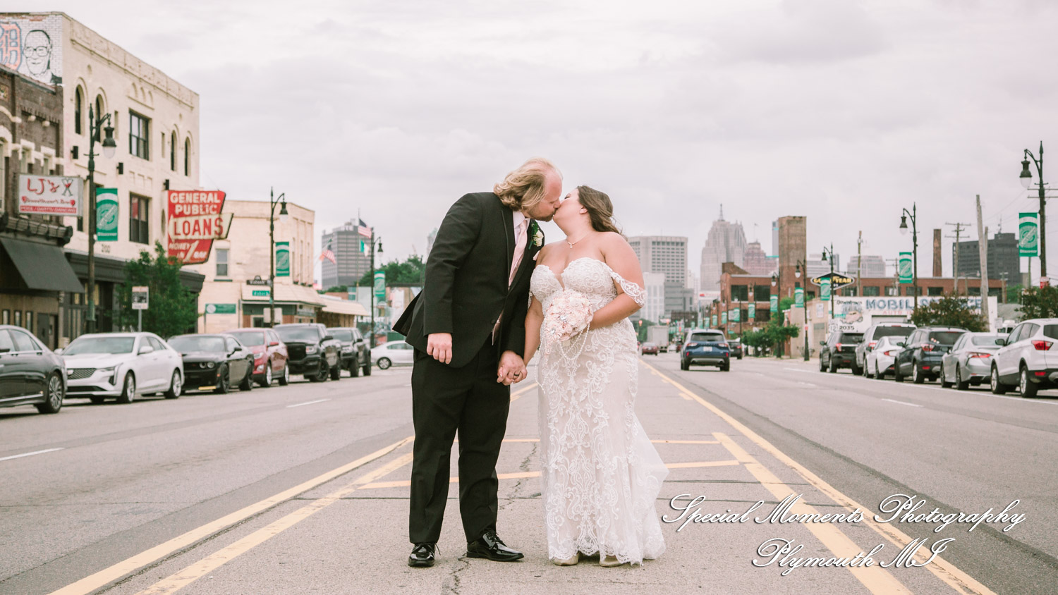 Lindsay & Justin at Roostertail Detroit MI wedding photography