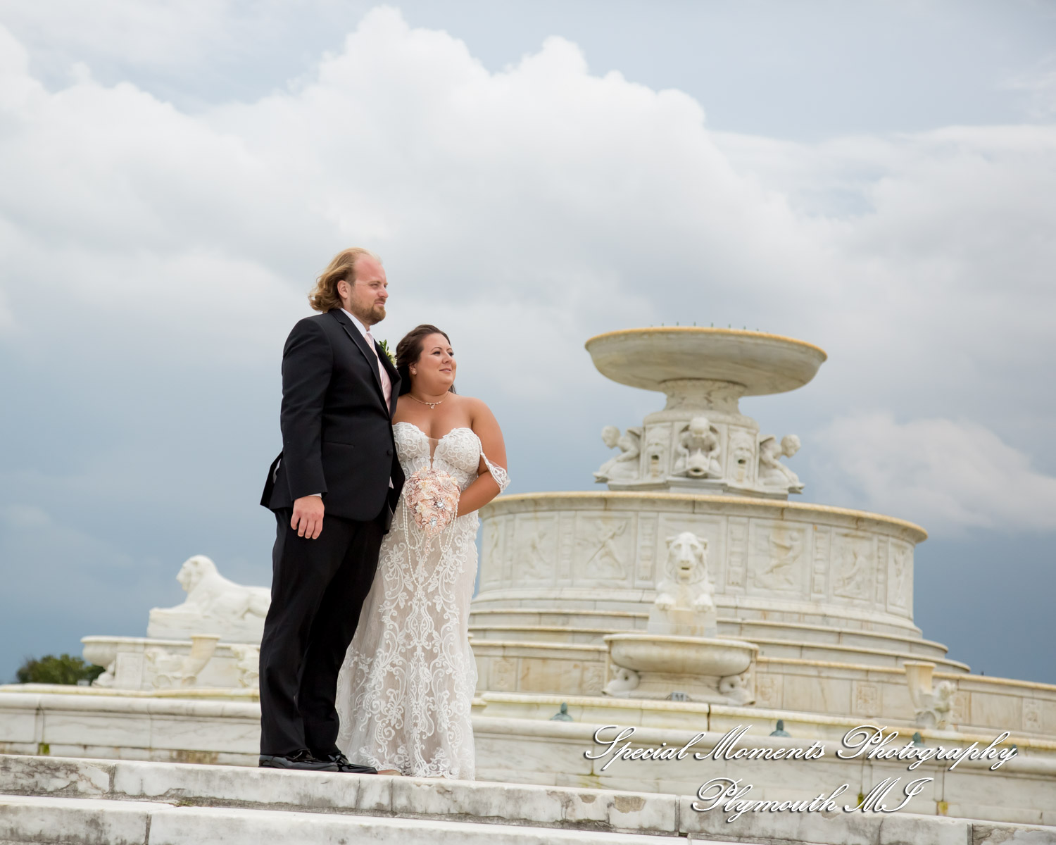 Lindsay & Justin at Roostertail Detroit MI wedding photography