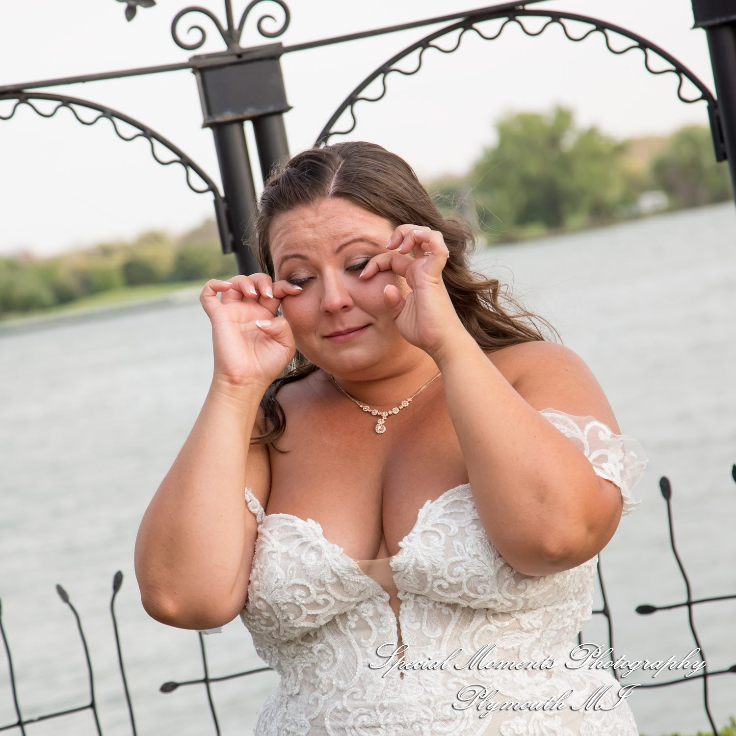 Lindsay & Justin at Roostertail Detroit MI wedding photography