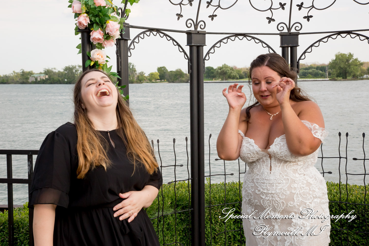 Lindsay & Justin at Roostertail Detroit MI wedding photography