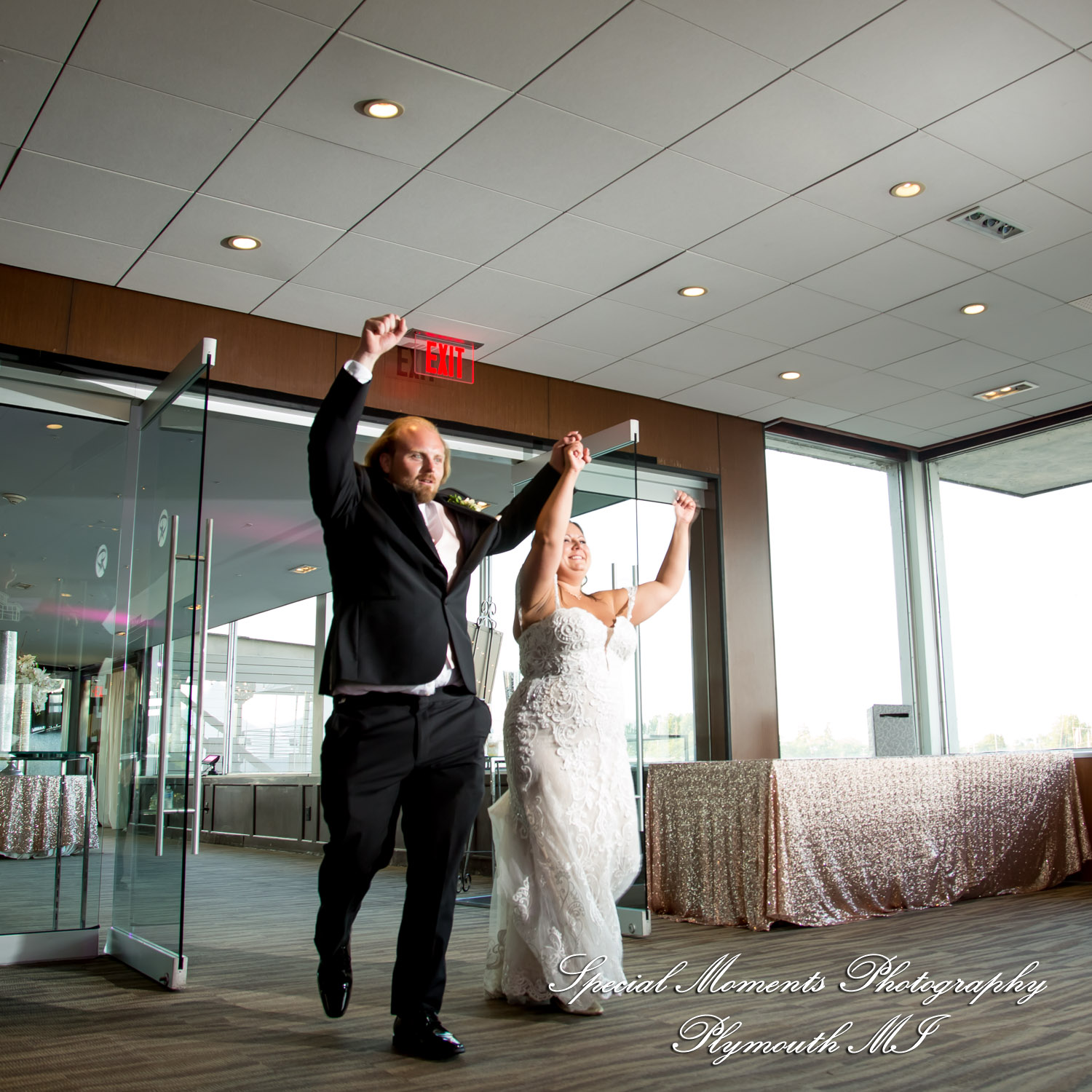 Lindsay & Justin at Roostertail Detroit MI wedding photography