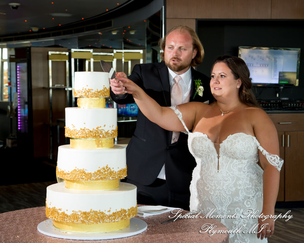 Lindsay & Justin at Roostertail Detroit MI wedding photography