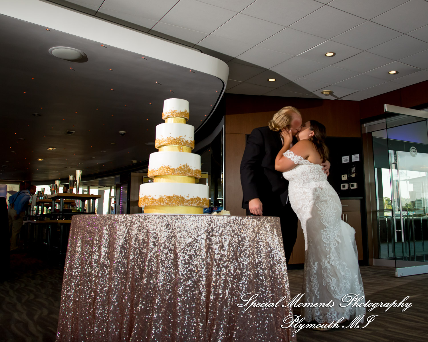 Lindsay & Justin at Roostertail Detroit MI wedding photography