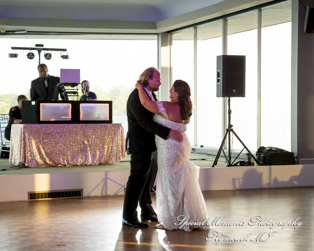 Lindsay & Justin at Roostertail Detroit MI wedding photography