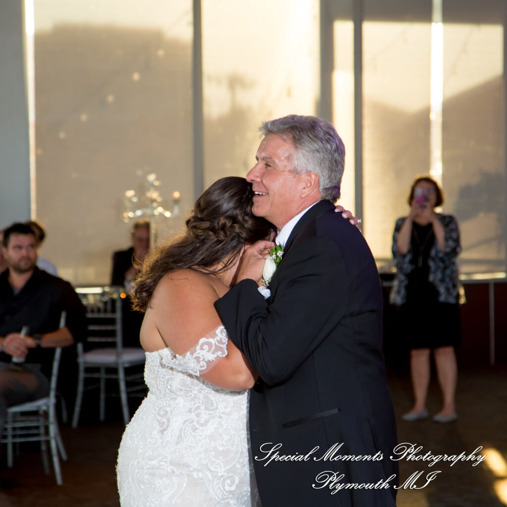 Lindsay & Justin at Roostertail Detroit MI wedding photography