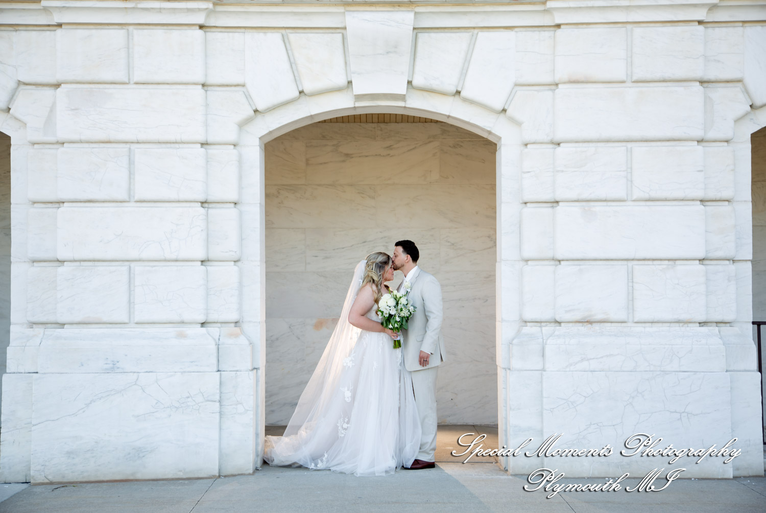 Kristine & Robert at The DIA Detroit MII wedding photography