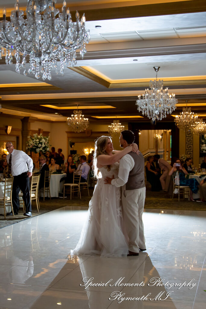 Kristine & Robert at The Bentley Banquet Conference Center Wyandotte MI wedding photography