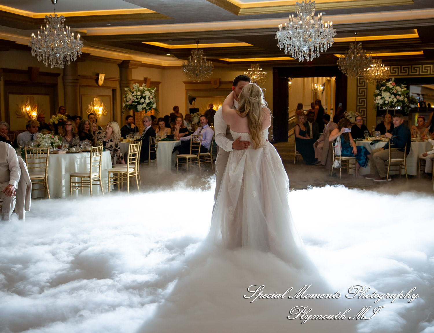 Kristine & Robert at The Bentley Banquet Conference Center Wyandotte MI wedding photography