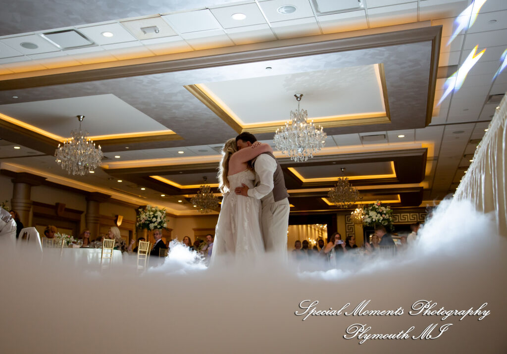 Kristine & Robert at The Bentley Banquet Conference Center Wyandotte MI wedding photography
