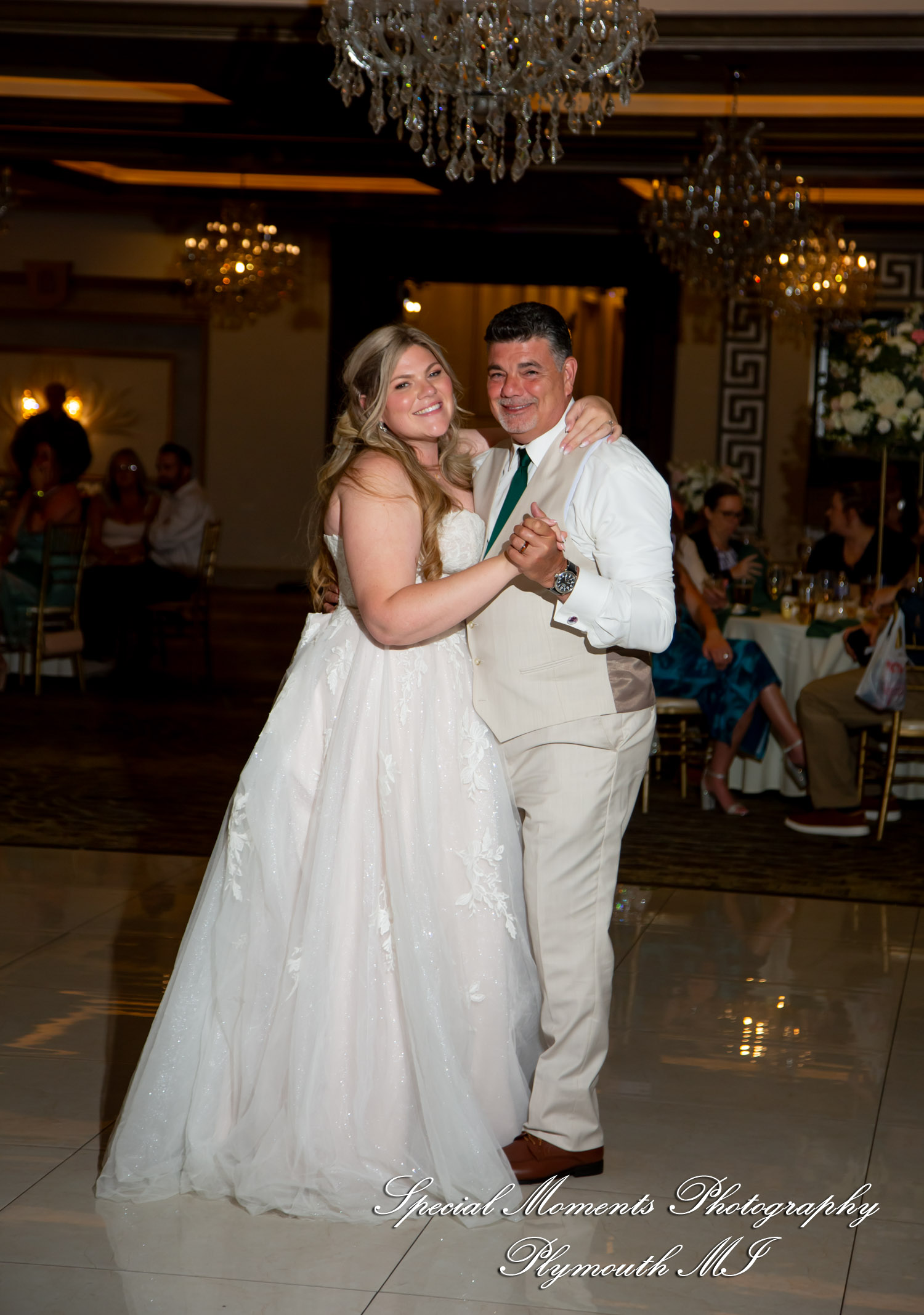Kristine & Robert at The Bentley Banquet Conference Center Wyandotte MI wedding photography