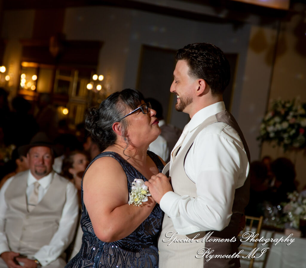 Kristine & Robert at The Bentley Banquet Conference Center Wyandotte MI wedding photography