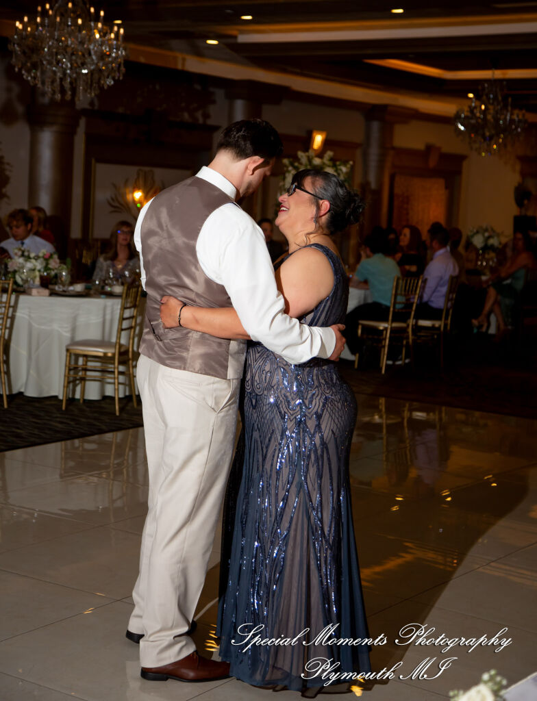 Kristine & Robert at The Bentley Banquet Conference Center Wyandotte MI wedding photography