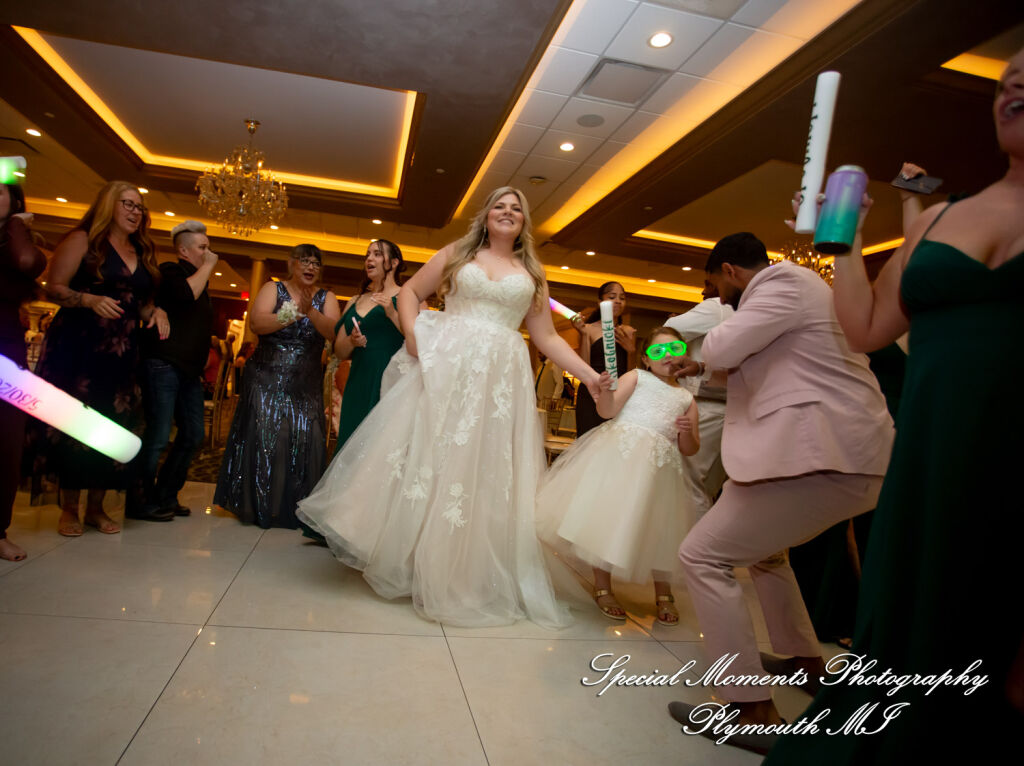 Kristine & Robert at The Bentley Banquet Conference Center Wyandotte MI wedding photography