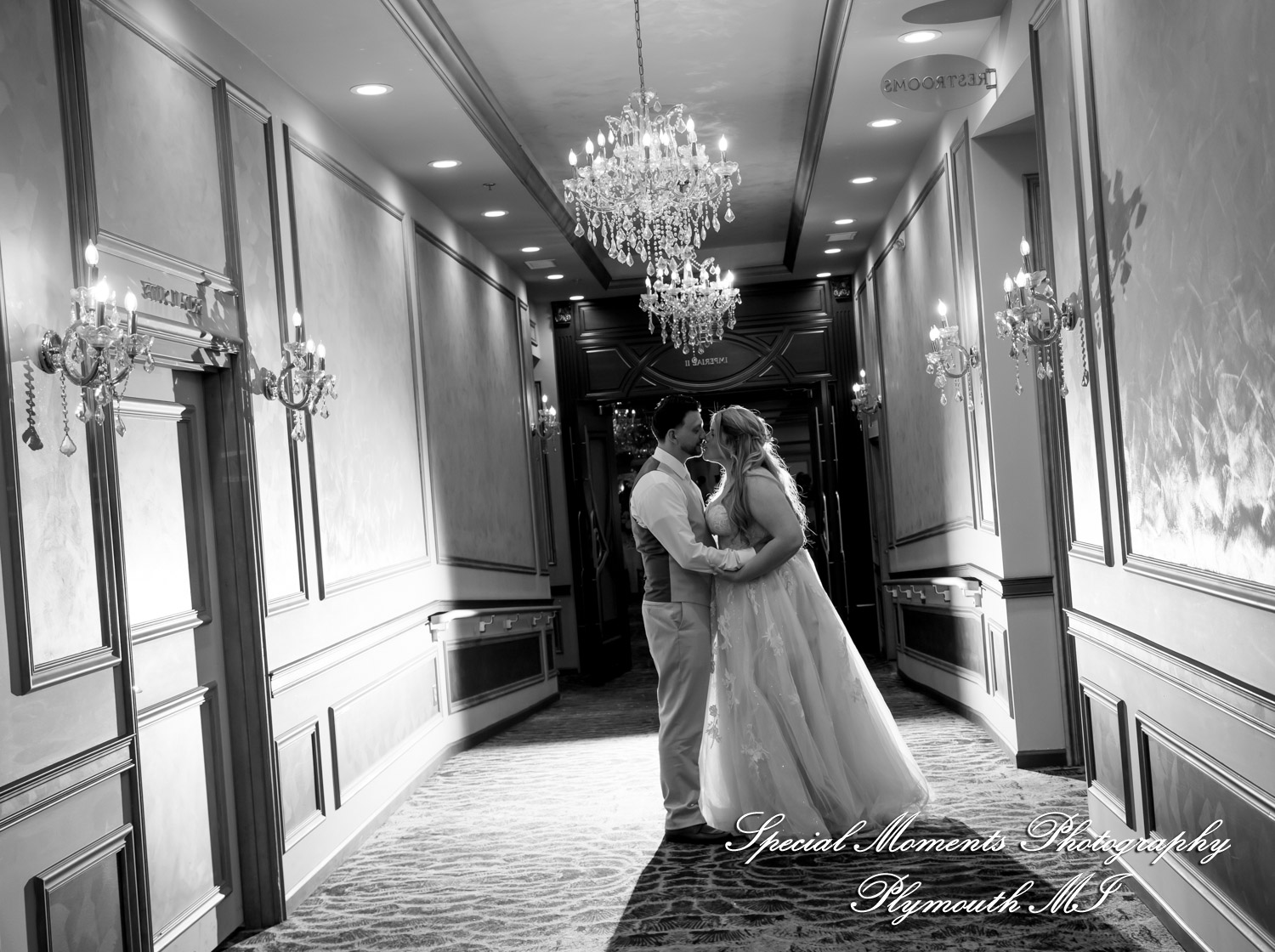 Kristine & Robert at The Bentley Banquet Conference Center Wyandotte MI wedding photography