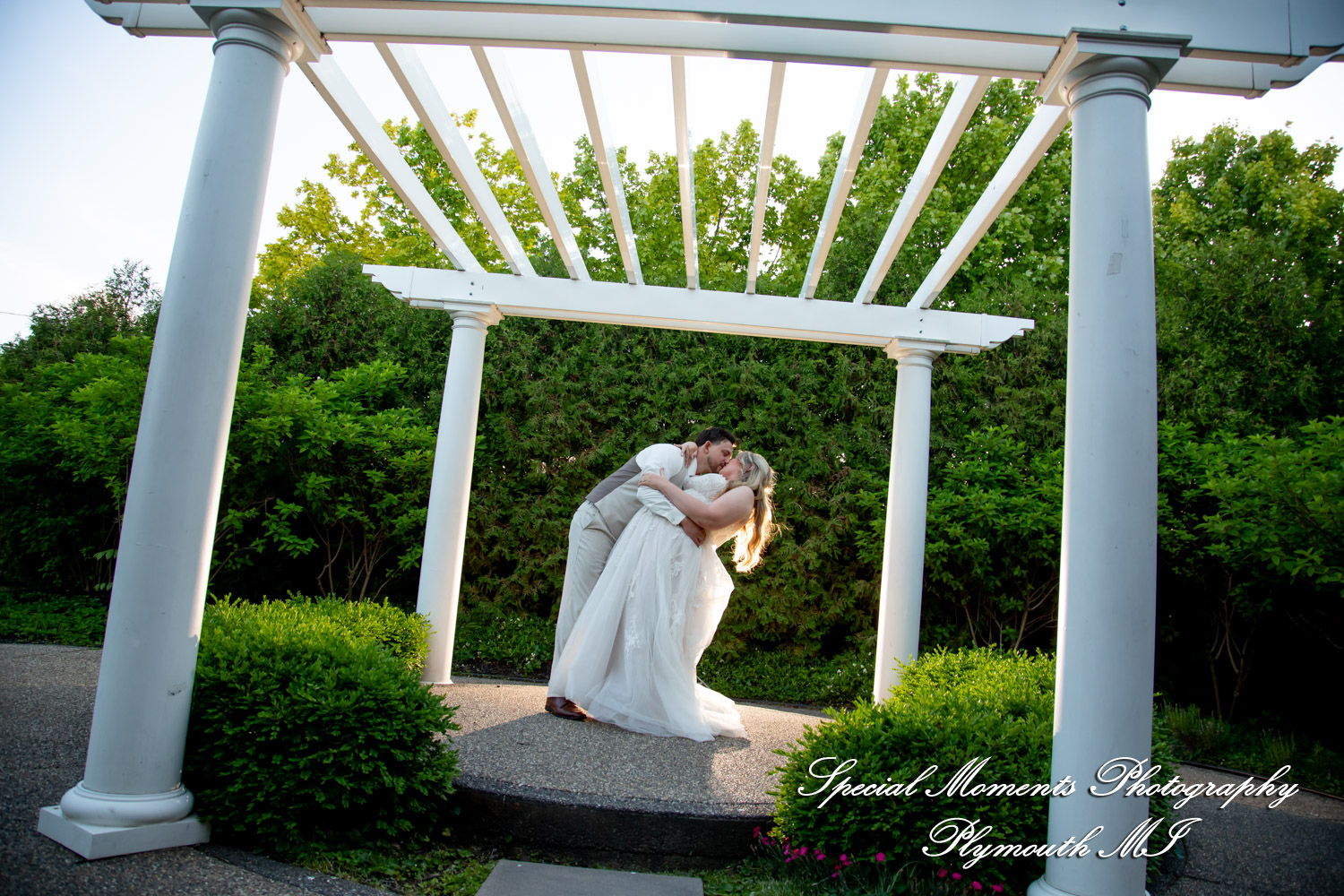 Kristine & Robert at The Bentley Banquet Conference Center Wyandotte MI wedding photography