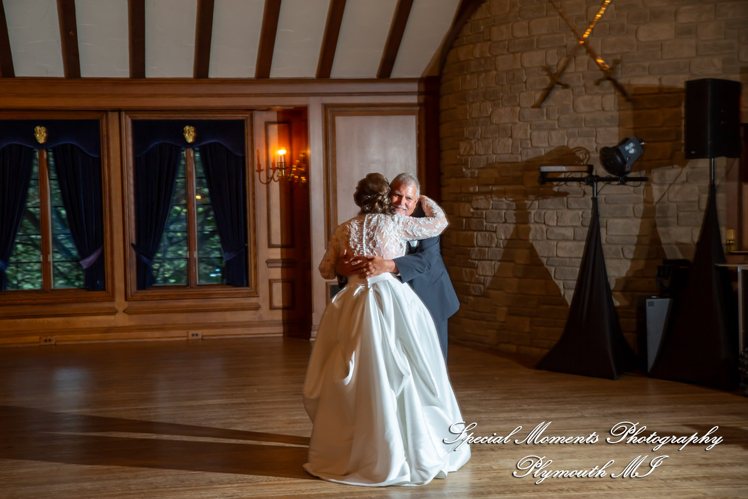 Maureen & Bailey at Canterbury Castle Lake Orion MI wedding photography